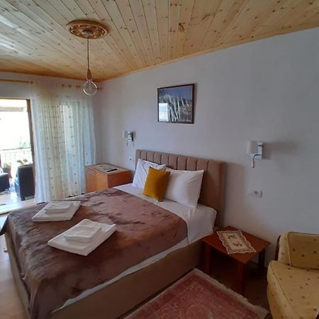 Guest House Ejona Gjirokastër Eksteriør bilde