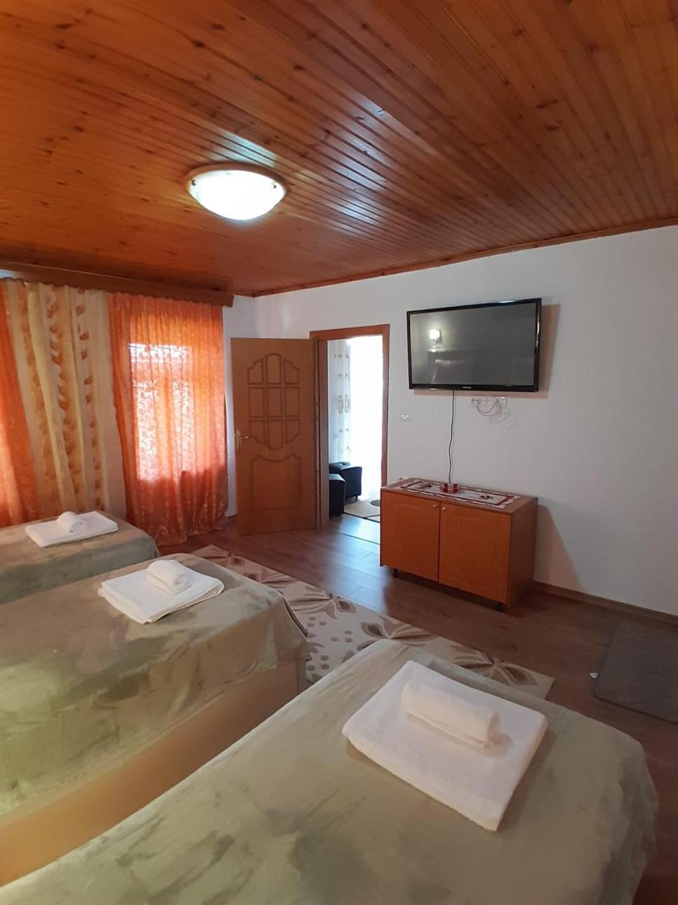 Guest House Ejona Gjirokastër Eksteriør bilde