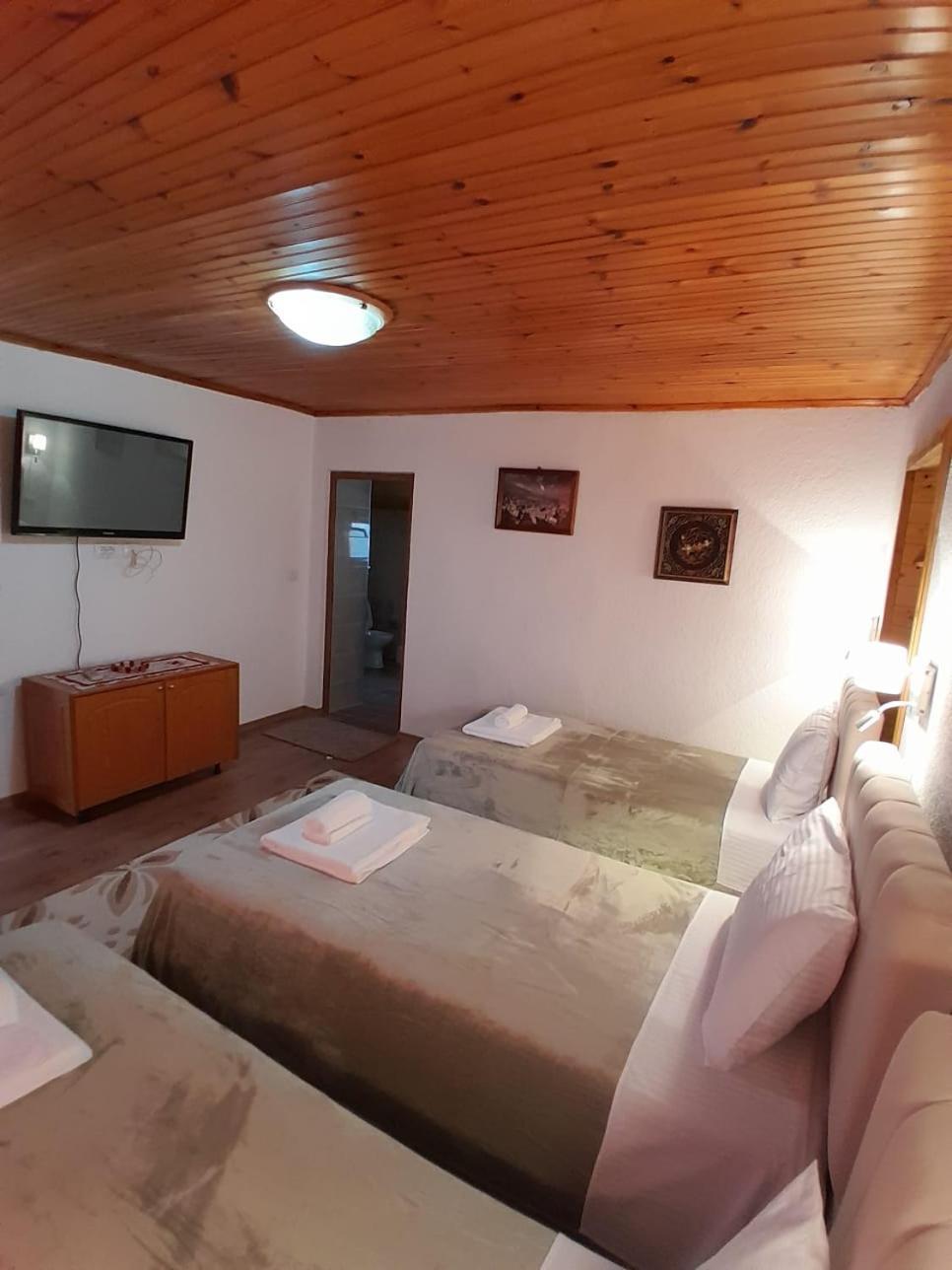 Guest House Ejona Gjirokastër Eksteriør bilde