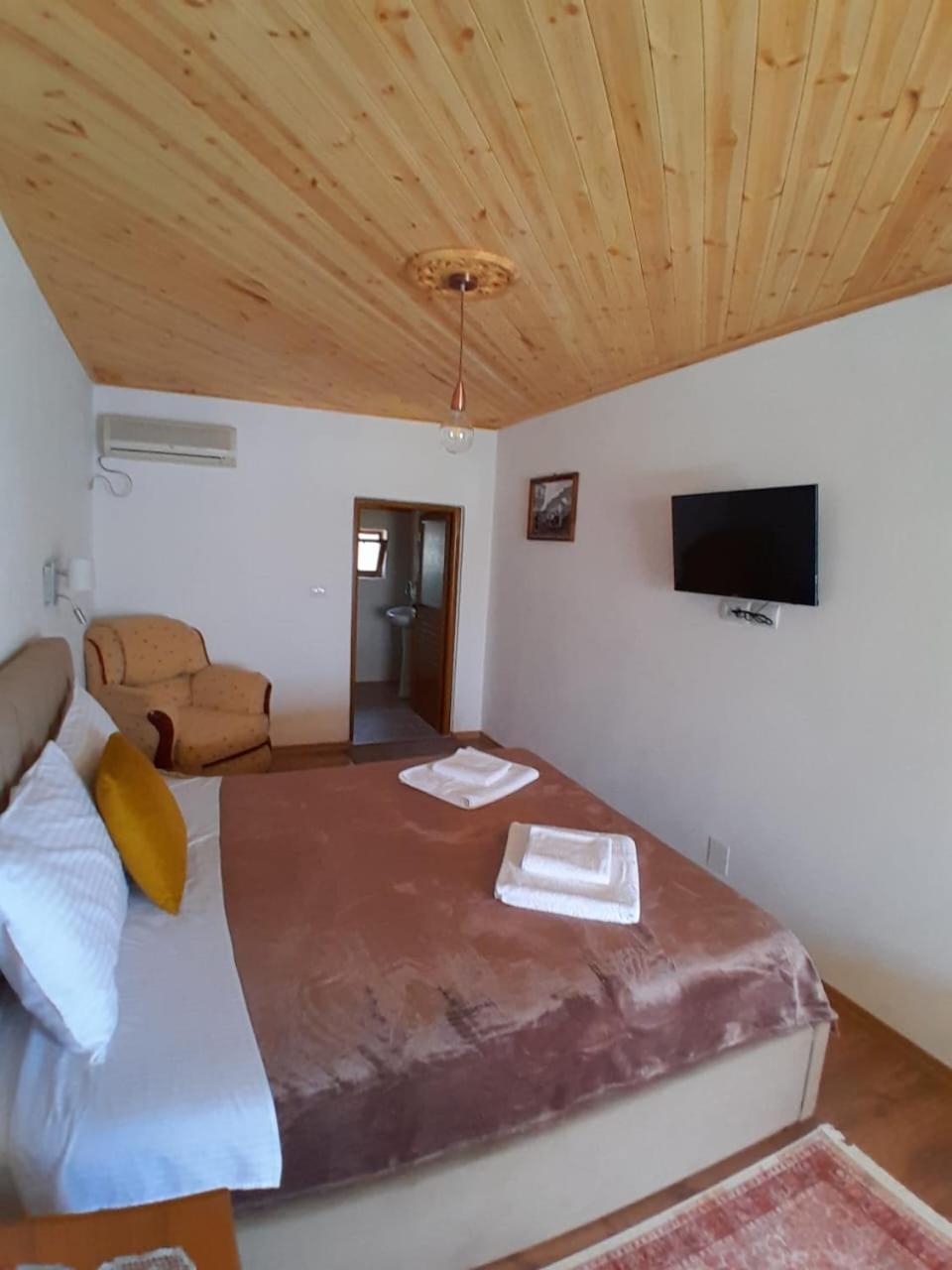 Guest House Ejona Gjirokastër Eksteriør bilde