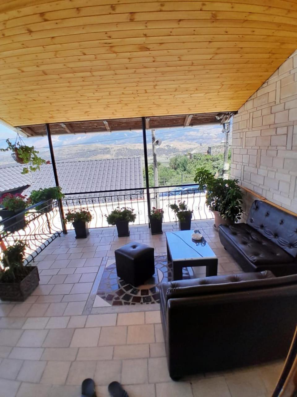 Guest House Ejona Gjirokastër Eksteriør bilde