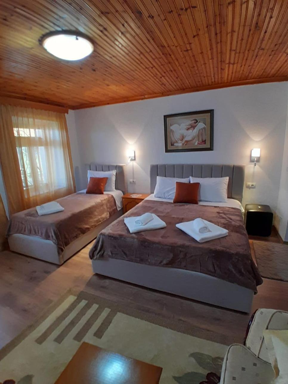Guest House Ejona Gjirokastër Eksteriør bilde