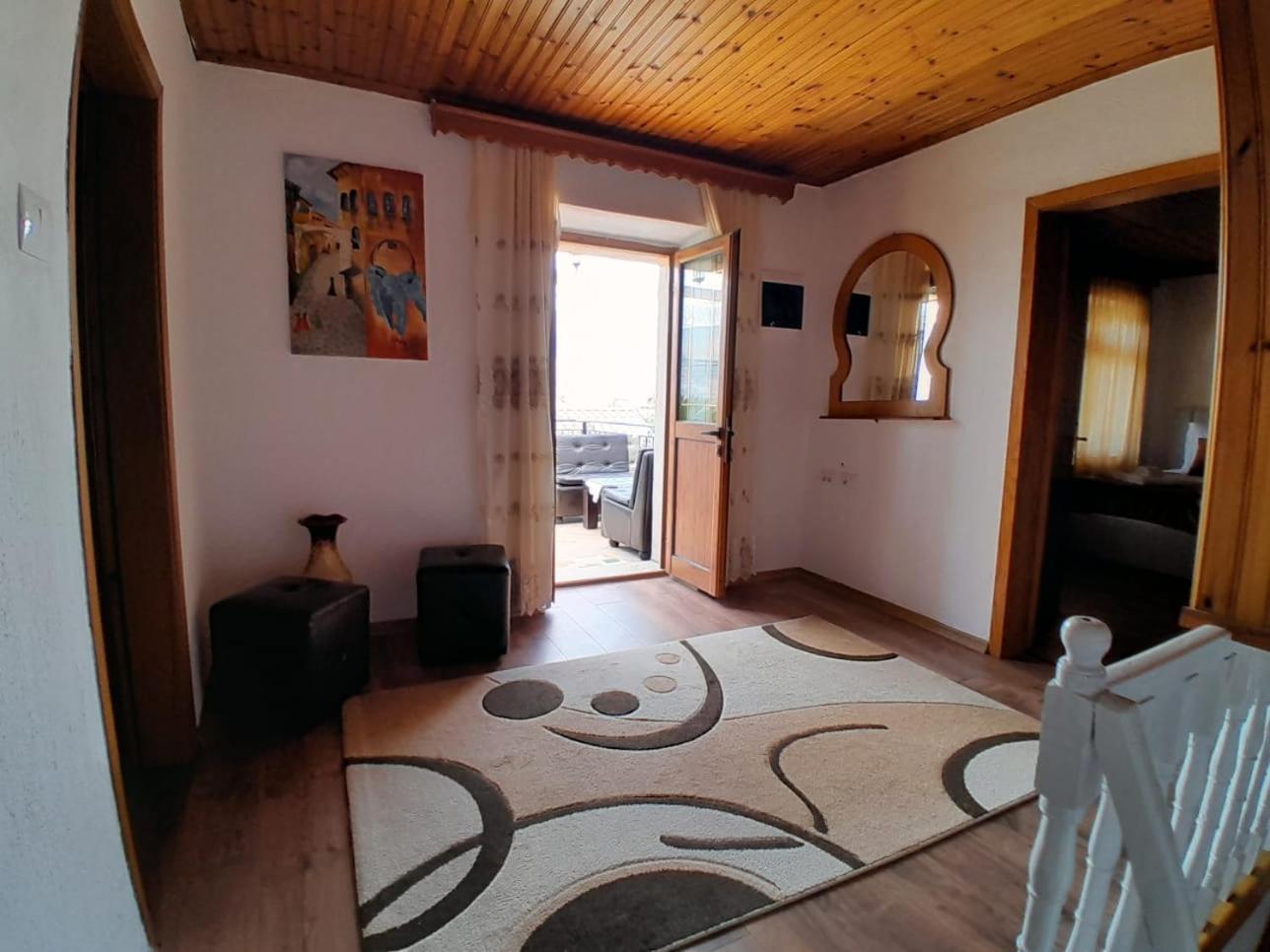 Guest House Ejona Gjirokastër Eksteriør bilde