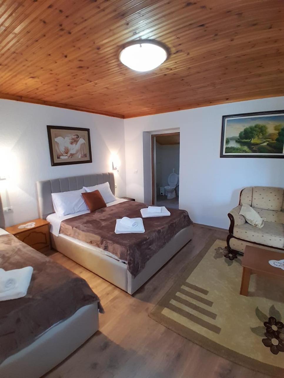 Guest House Ejona Gjirokastër Eksteriør bilde